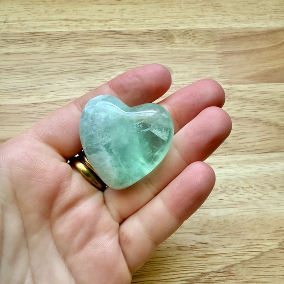 Green Fluorite Heart Polished Stone Pocket Charm - Picture 3 of 7